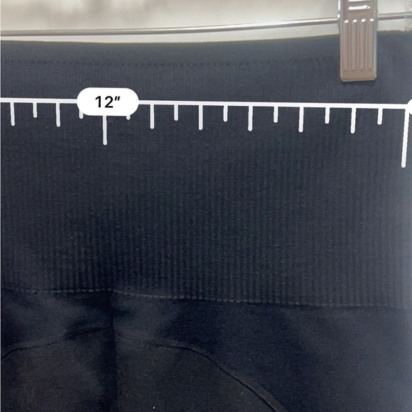 ThirdLove Flex compression leggings, black 24” inseam size medium - Picture 8 of 9